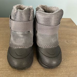 The north face toddler waterproof boots size 8
